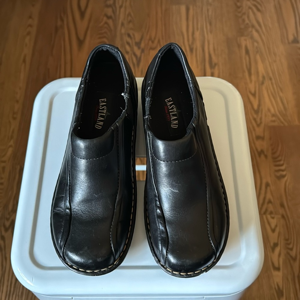 Eastland Women’s Slip-In Black Clogs Size 8.5